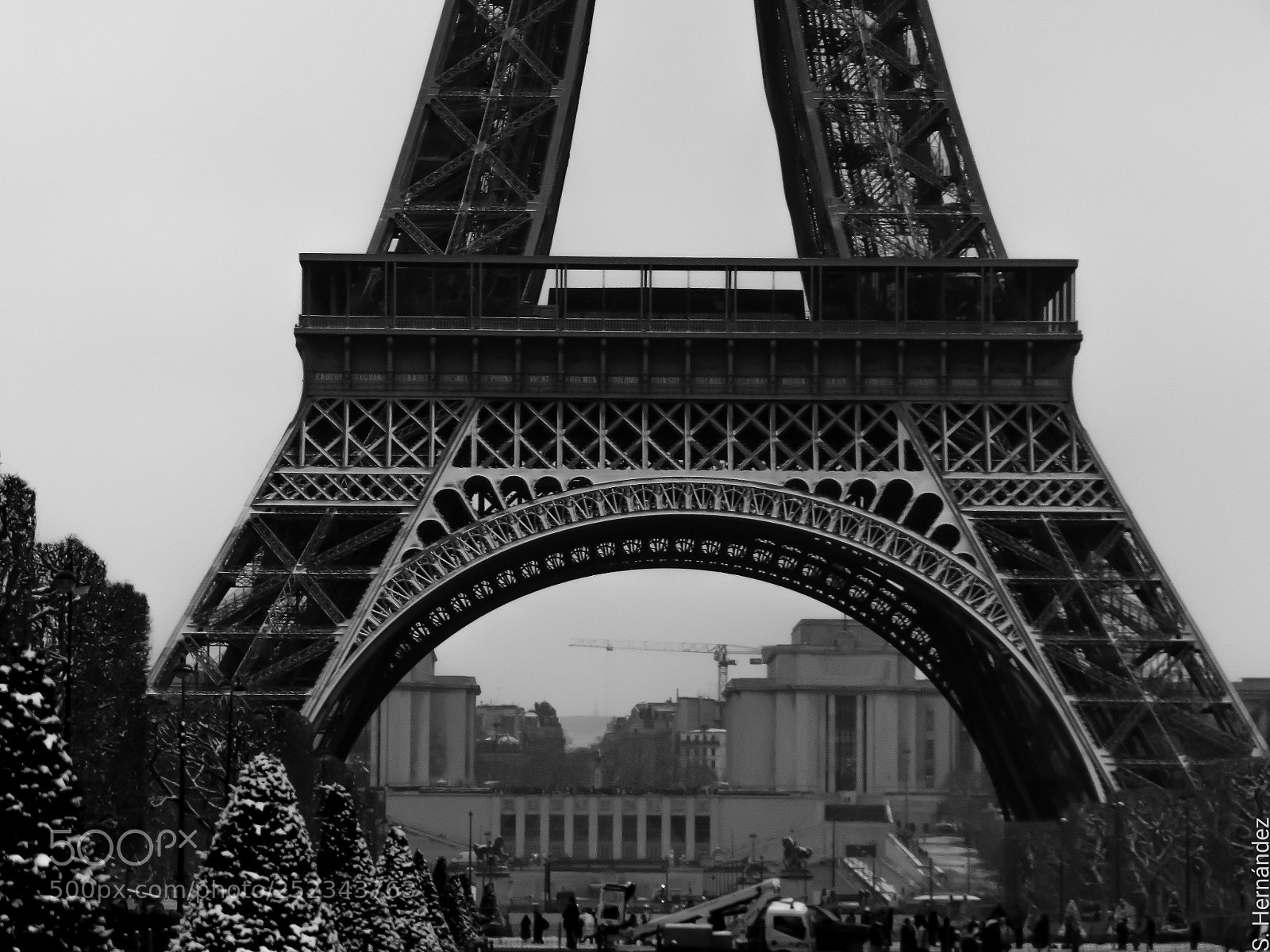 Sony Cyber-shot DSC-H300 sample photo. Snow in the eiffel photography