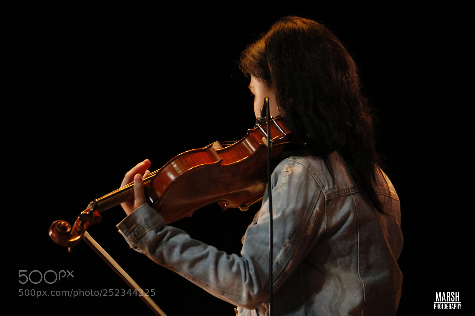 Canon EOS 760D (EOS Rebel T6s / EOS 8000D) sample photo. Violinist photography