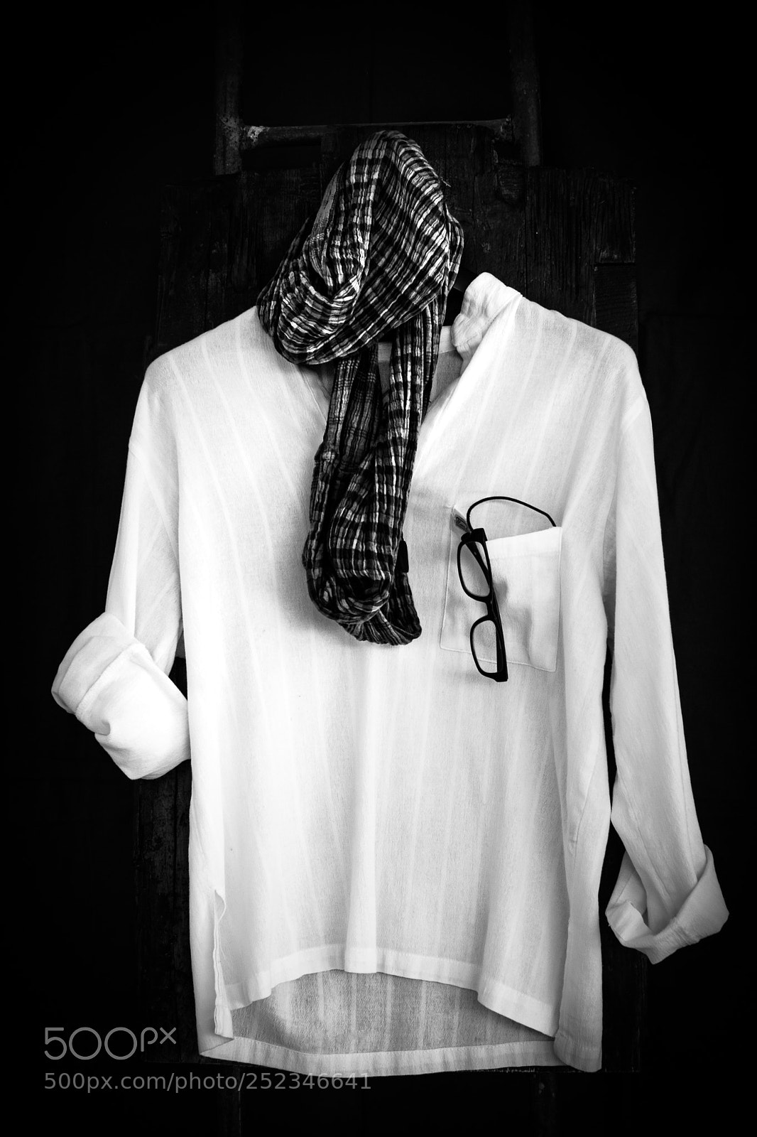 Fujifilm X-T10 sample photo. ... the shirt .. photography