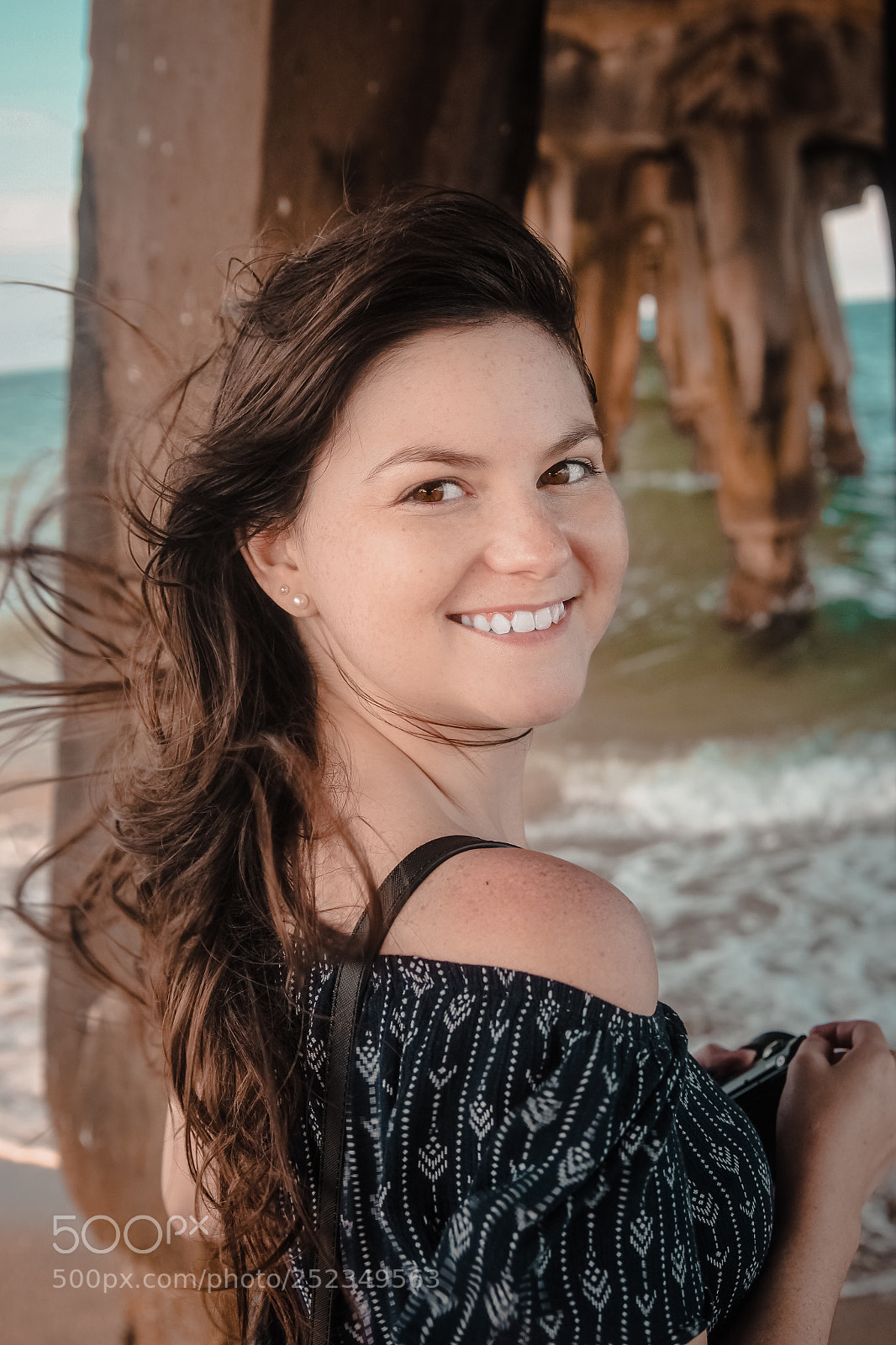 Canon EOS 600D (Rebel EOS T3i / EOS Kiss X5) sample photo. Beach smiles photography