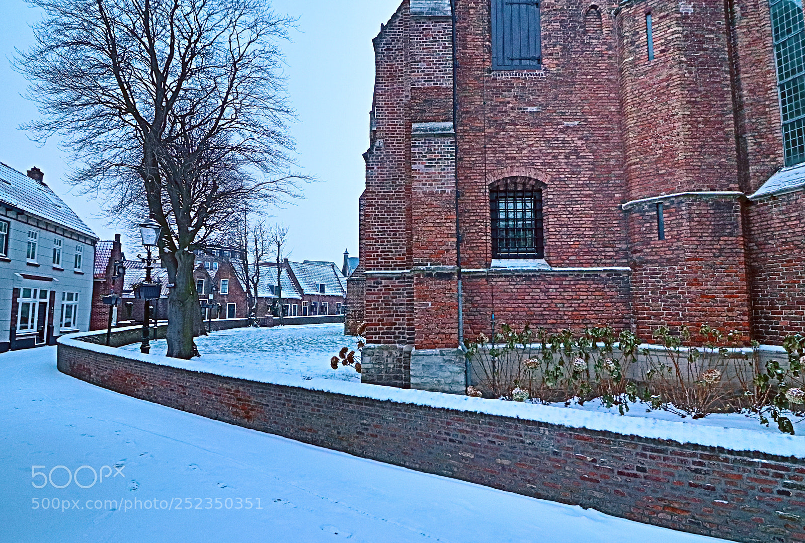 Canon EOS 800D (EOS Rebel T7i / EOS Kiss X9i) sample photo. Naaldwijk church 1 photography