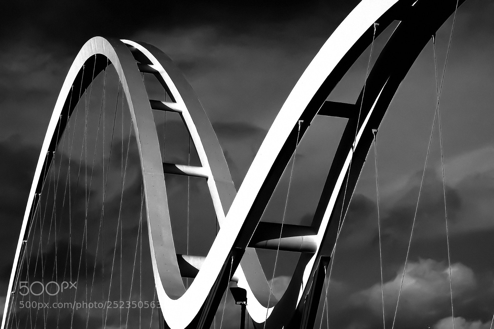 Canon EOS 550D (EOS Rebel T2i / EOS Kiss X4) sample photo. Millennium bridge photography