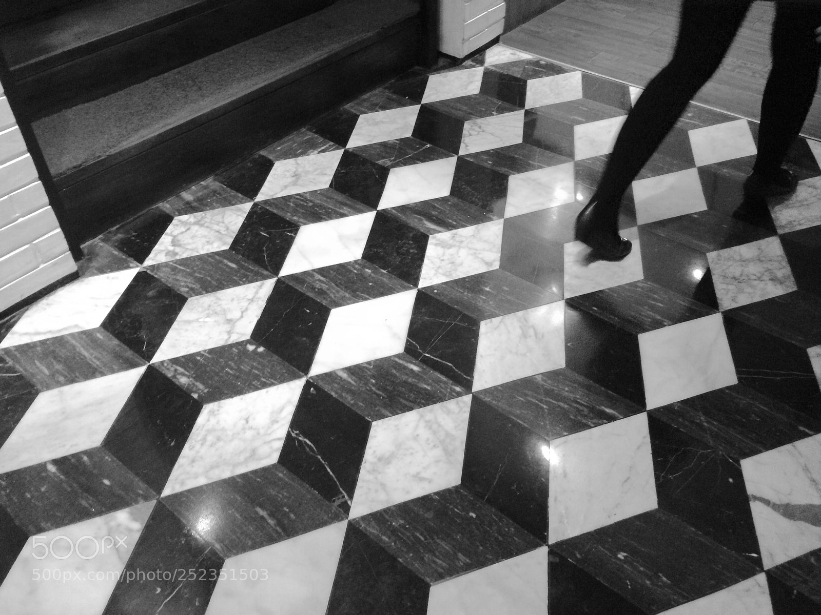 Apple iPhone 5s sample photo. The pattern, footsteps, sounds photography
