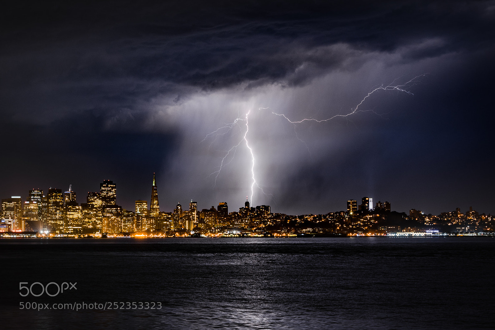 Canon EOS 5D Mark IV sample photo. San francisco skyline lightning photography
