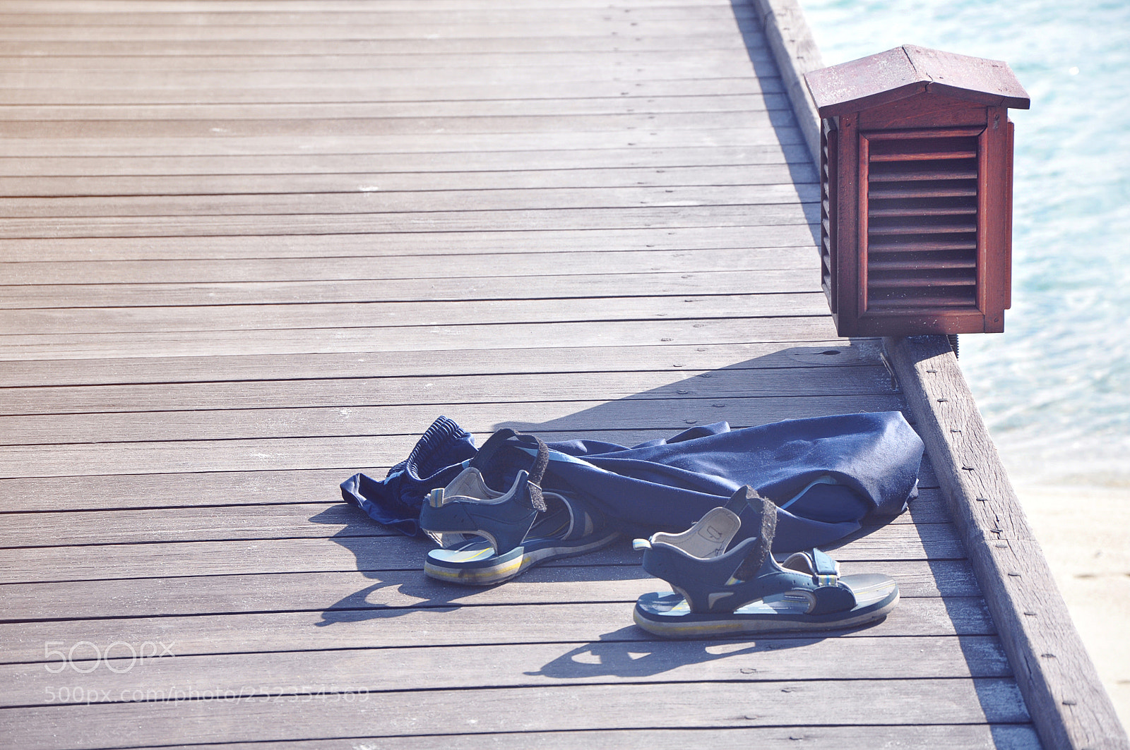 Nikon D90 sample photo. Clothes on the beach photography