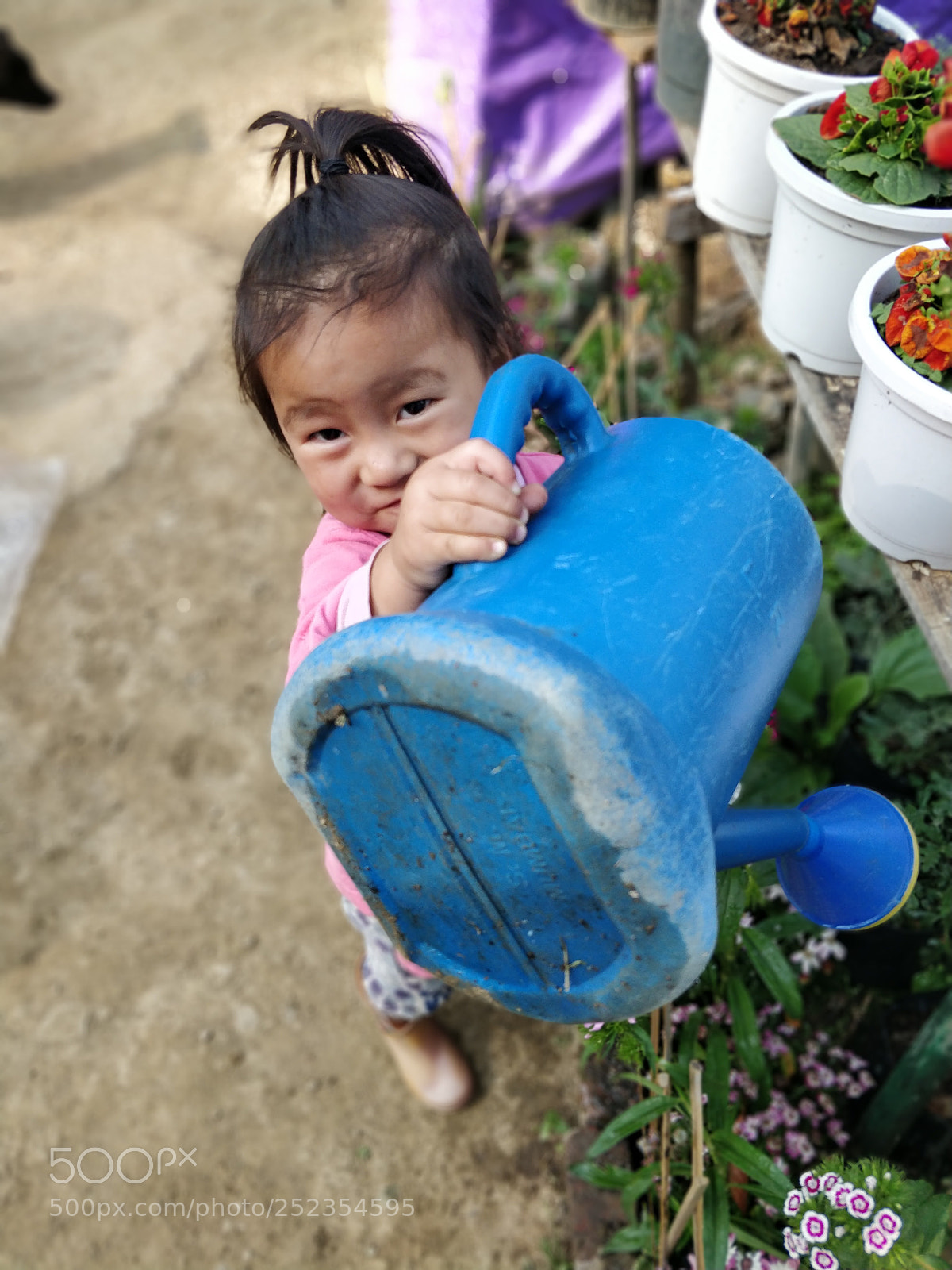 OnePlus 5T sample photo. Innocent childhood photography