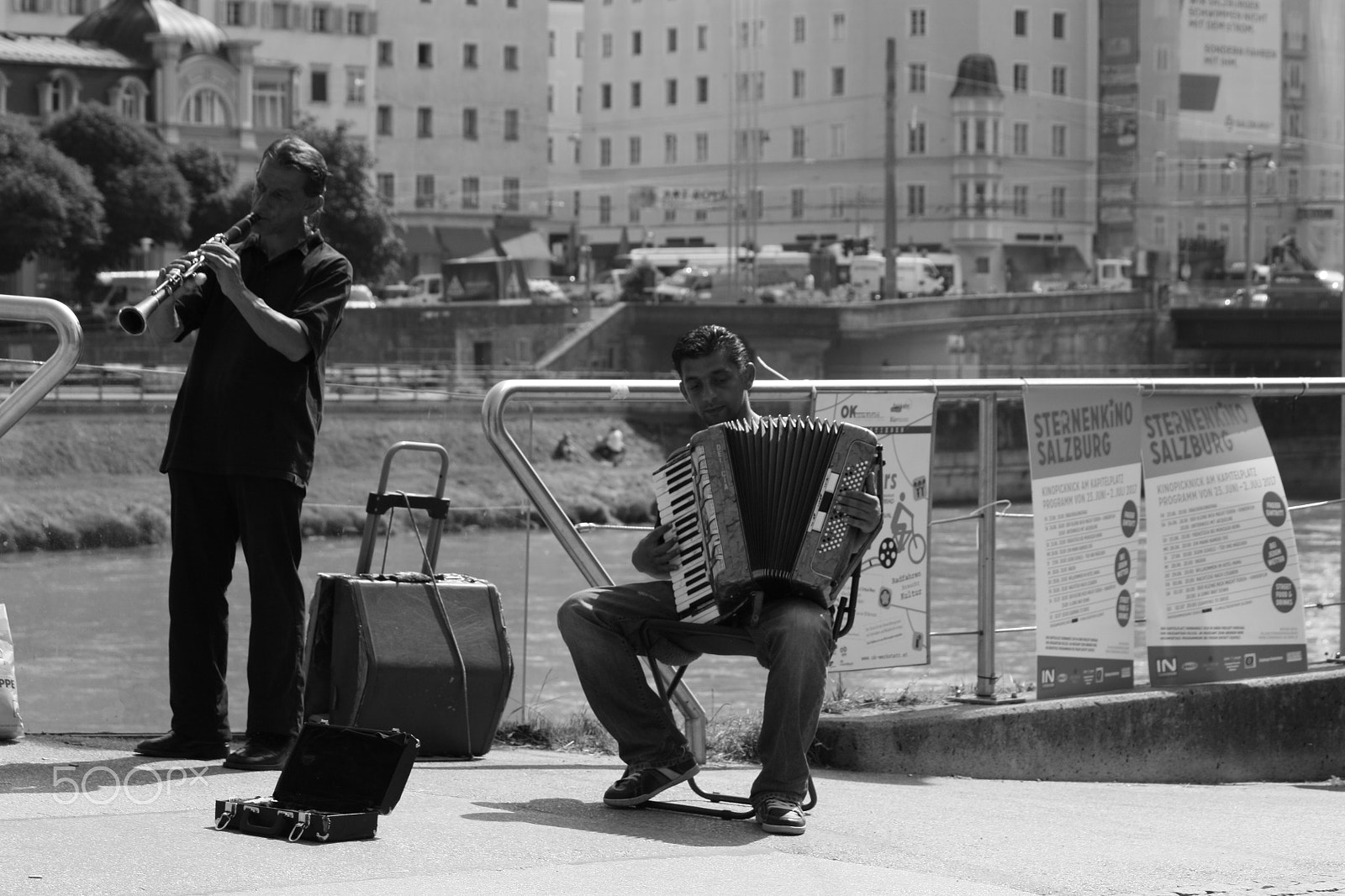 Canon EF-S 55-250mm F4-5.6 IS sample photo. Street music photography