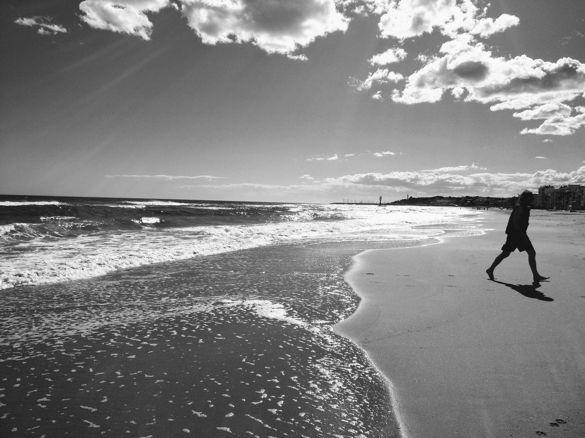 HUAWEI nova plus sample photo. M.g. walking on the beach photography