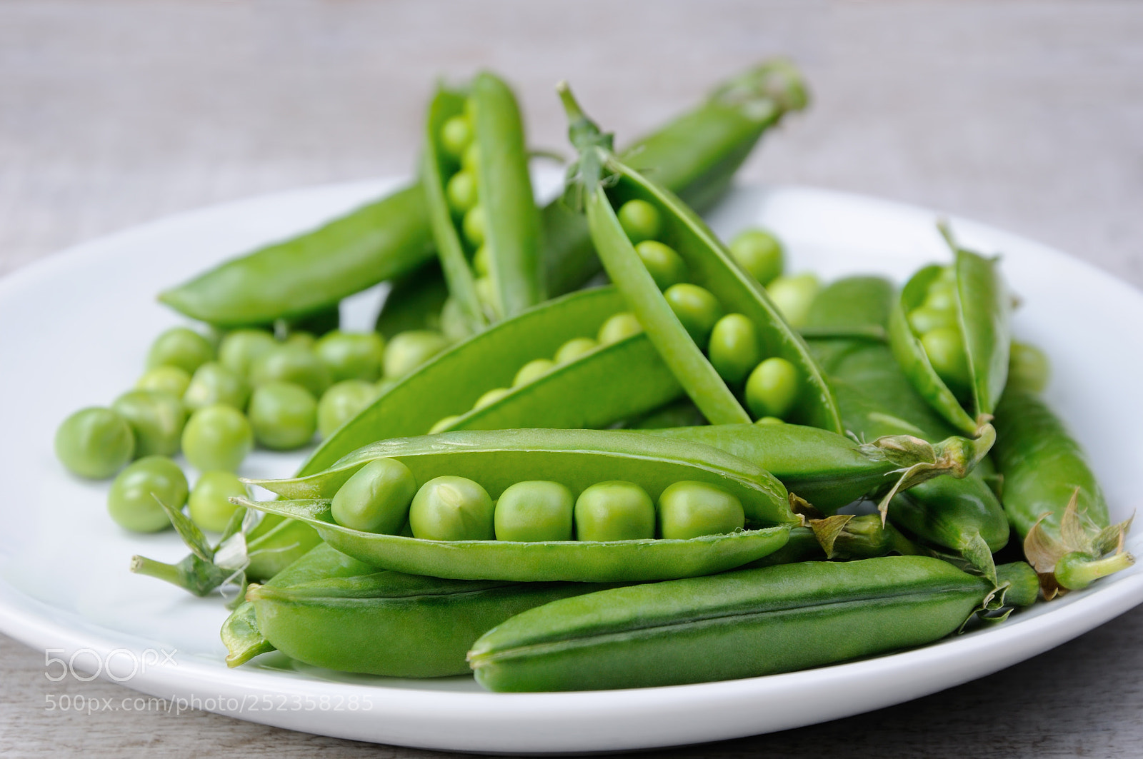 Nikon D90 sample photo. Pods of fresh green photography