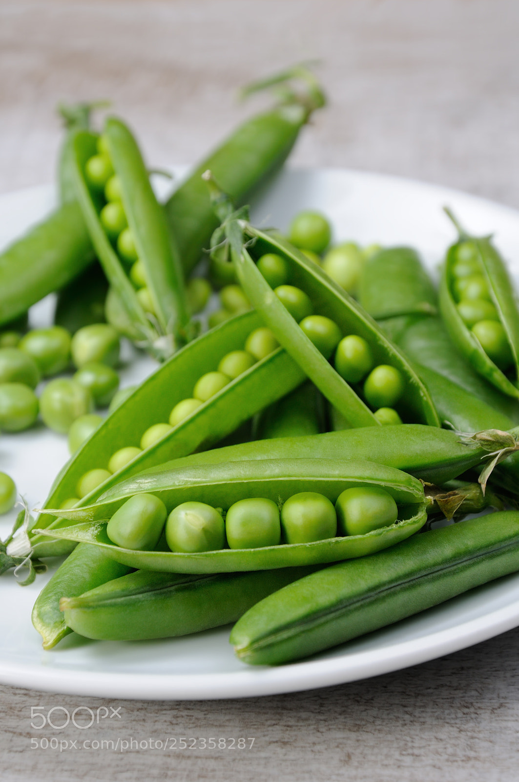 Nikon D90 sample photo. Pods of fresh green photography