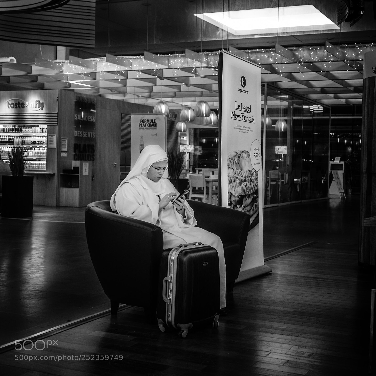 Fujifilm X100F sample photo. Sister samsung photography
