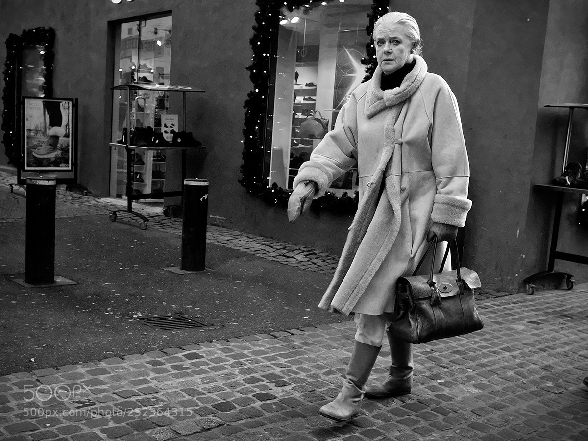 Fujifilm X-Pro2 sample photo. Warm dressed 2 photography