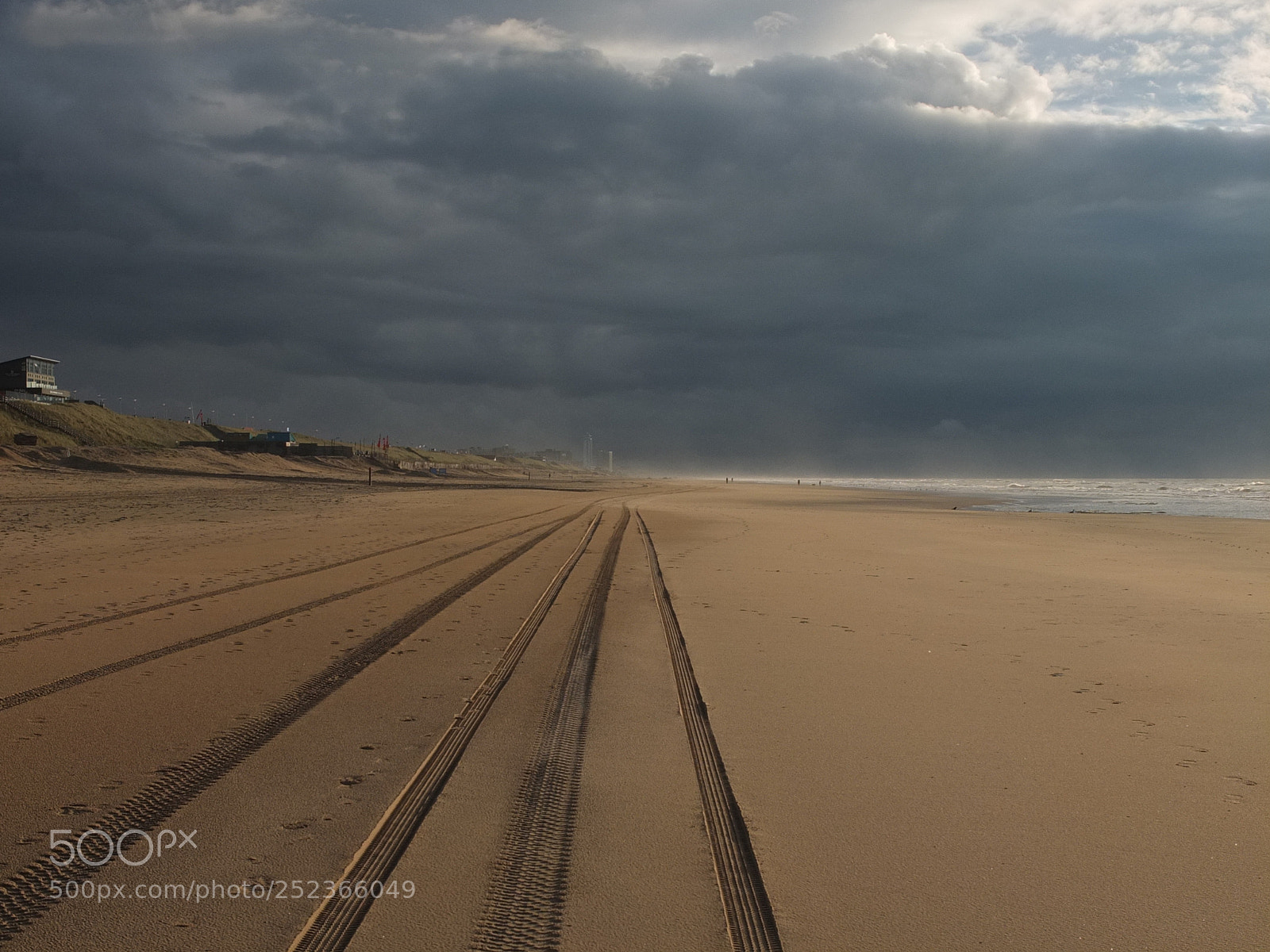 Fujifilm X10 sample photo. Beach photography