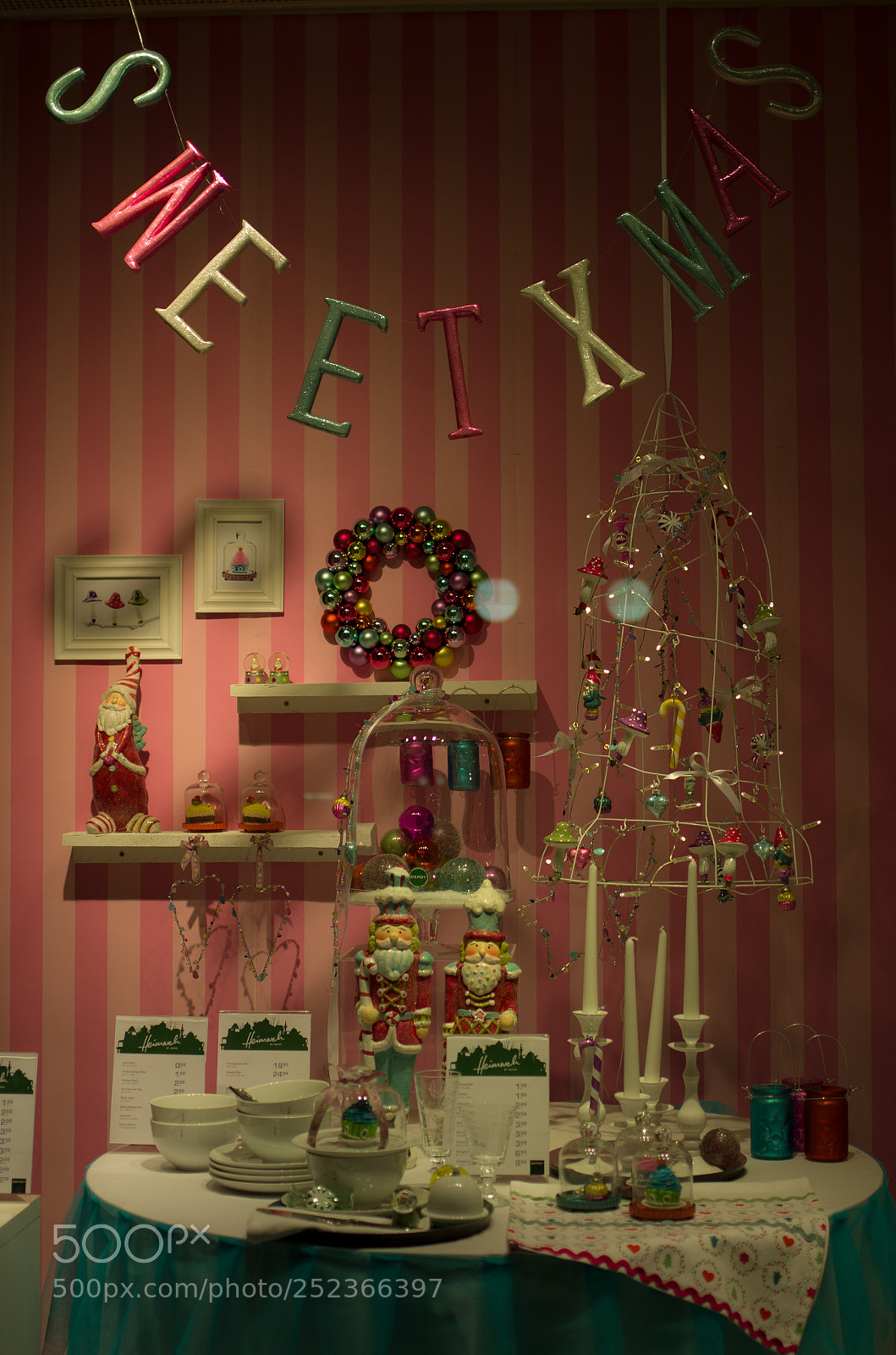 Pentax K-5 sample photo. Store window photography