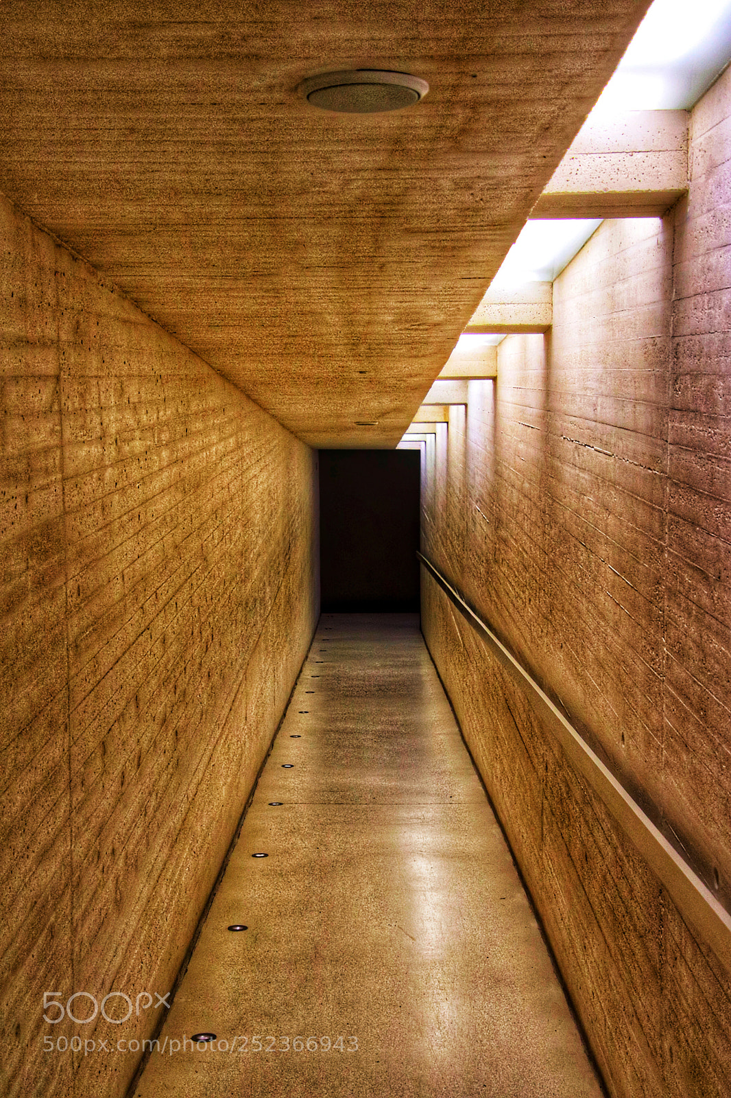 Canon EOS 77D (EOS 9000D / EOS 770D) sample photo. Corridor photography