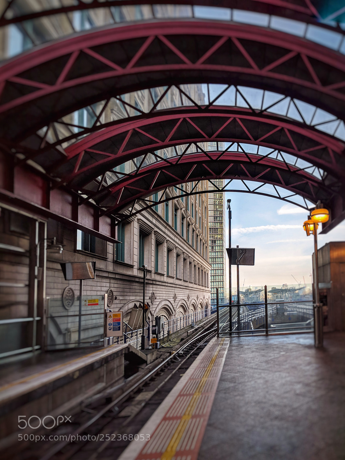 Google Pixel 2 XL sample photo. Arches at the station photography