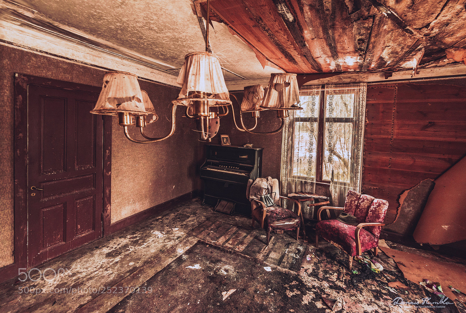 Sony a7 II sample photo. The piano room photography