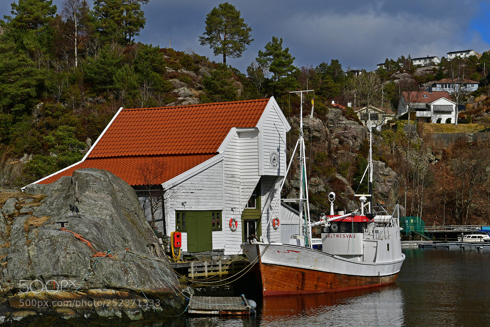 Nikon D500 sample photo. Old boat photography