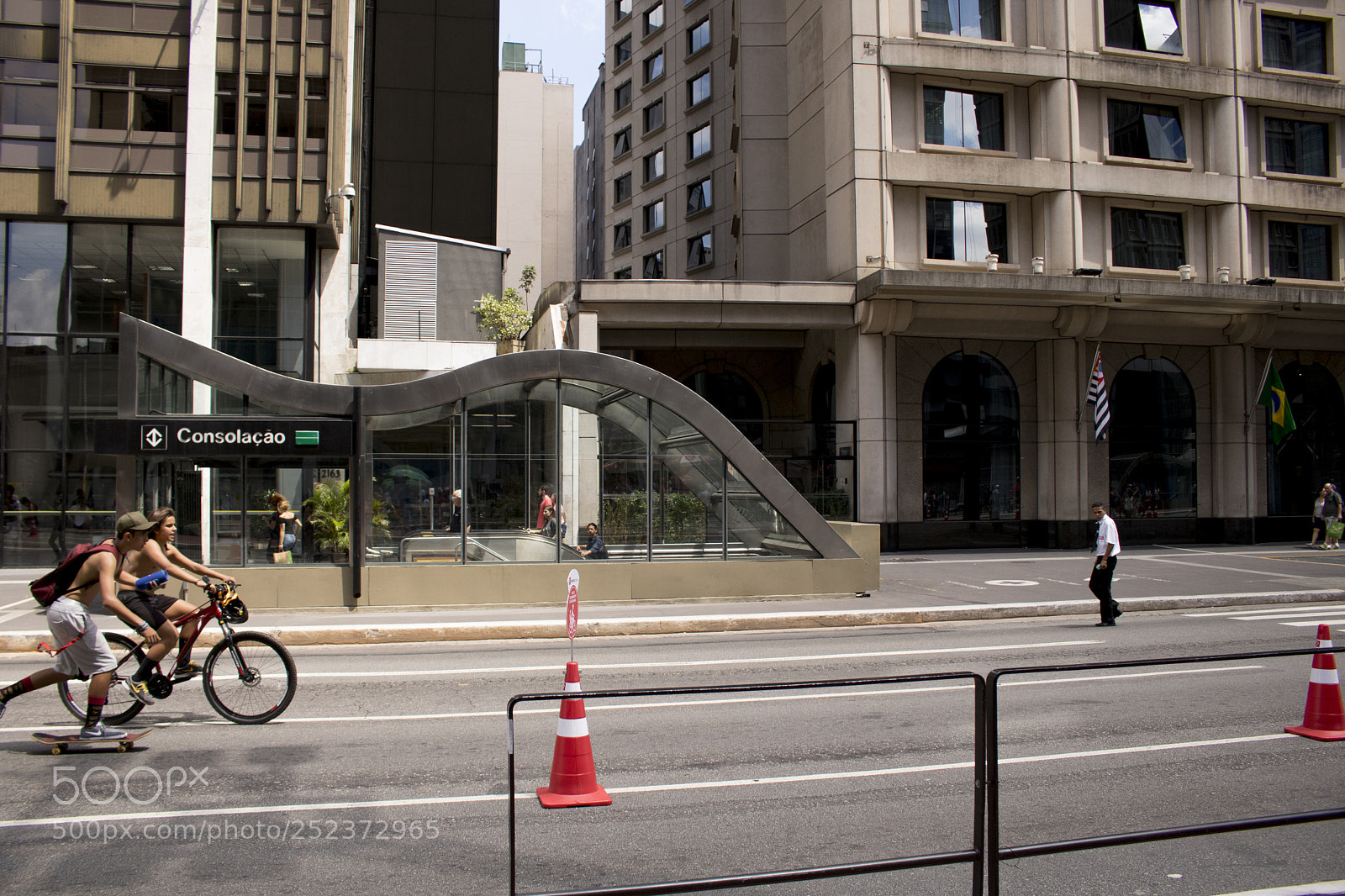 Canon EOS 750D (EOS Rebel T6i / EOS Kiss X8i) sample photo. Sunday photography
