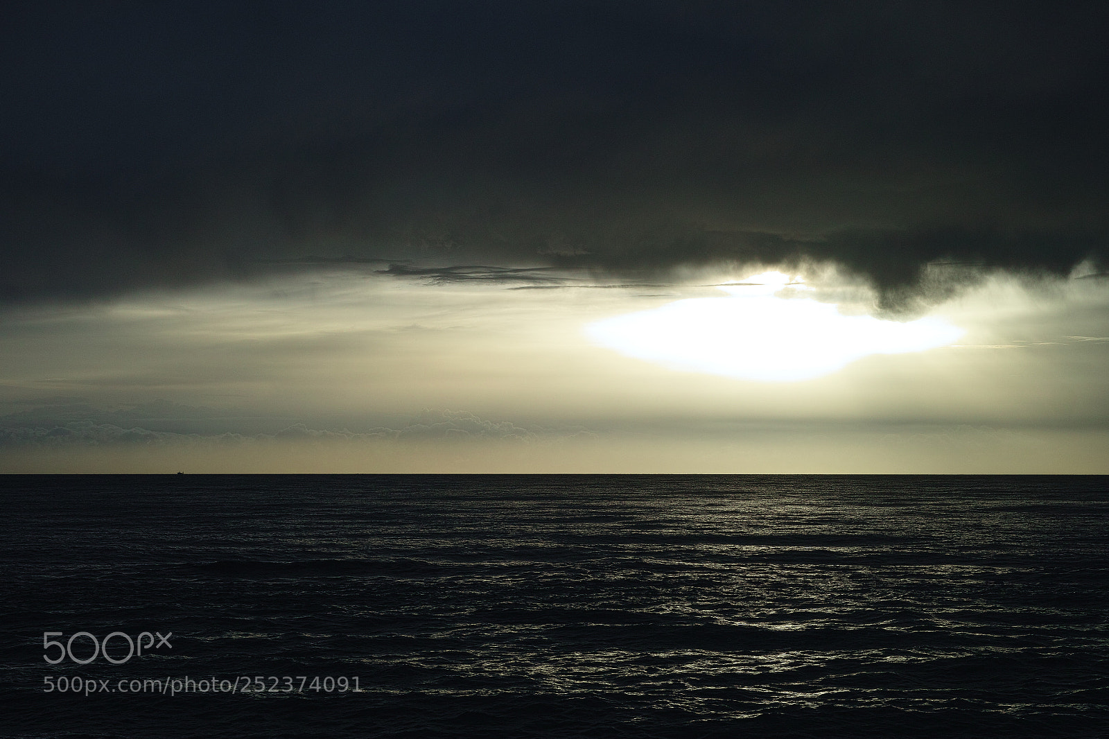 Sigma DP3 Merrill sample photo. Dark sea photography