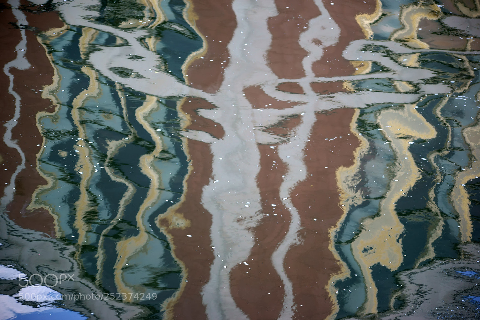 Sony a7 II sample photo. Gradients on the water photography