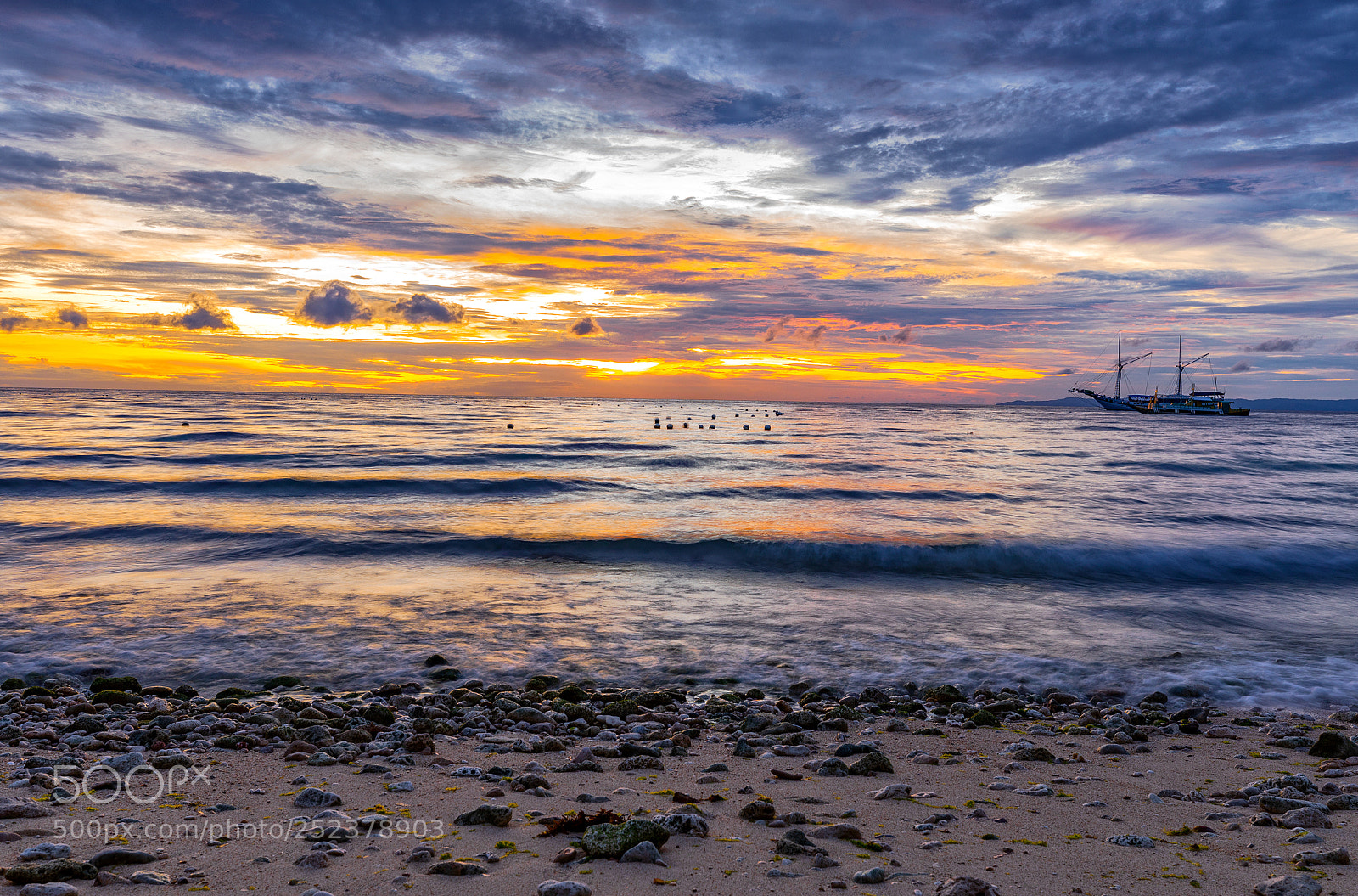 Canon EOS 5D Mark IV sample photo. Seascape. sunrise in oslob photography