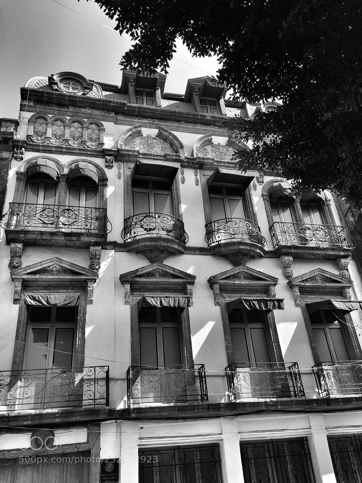 Apple iPhone 6 sample photo. Old building - downtown photography