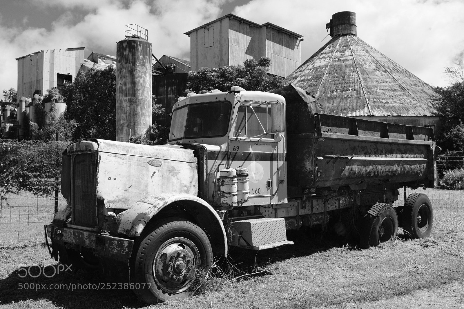 Fujifilm X100F sample photo. Sugar mill, kauai photography