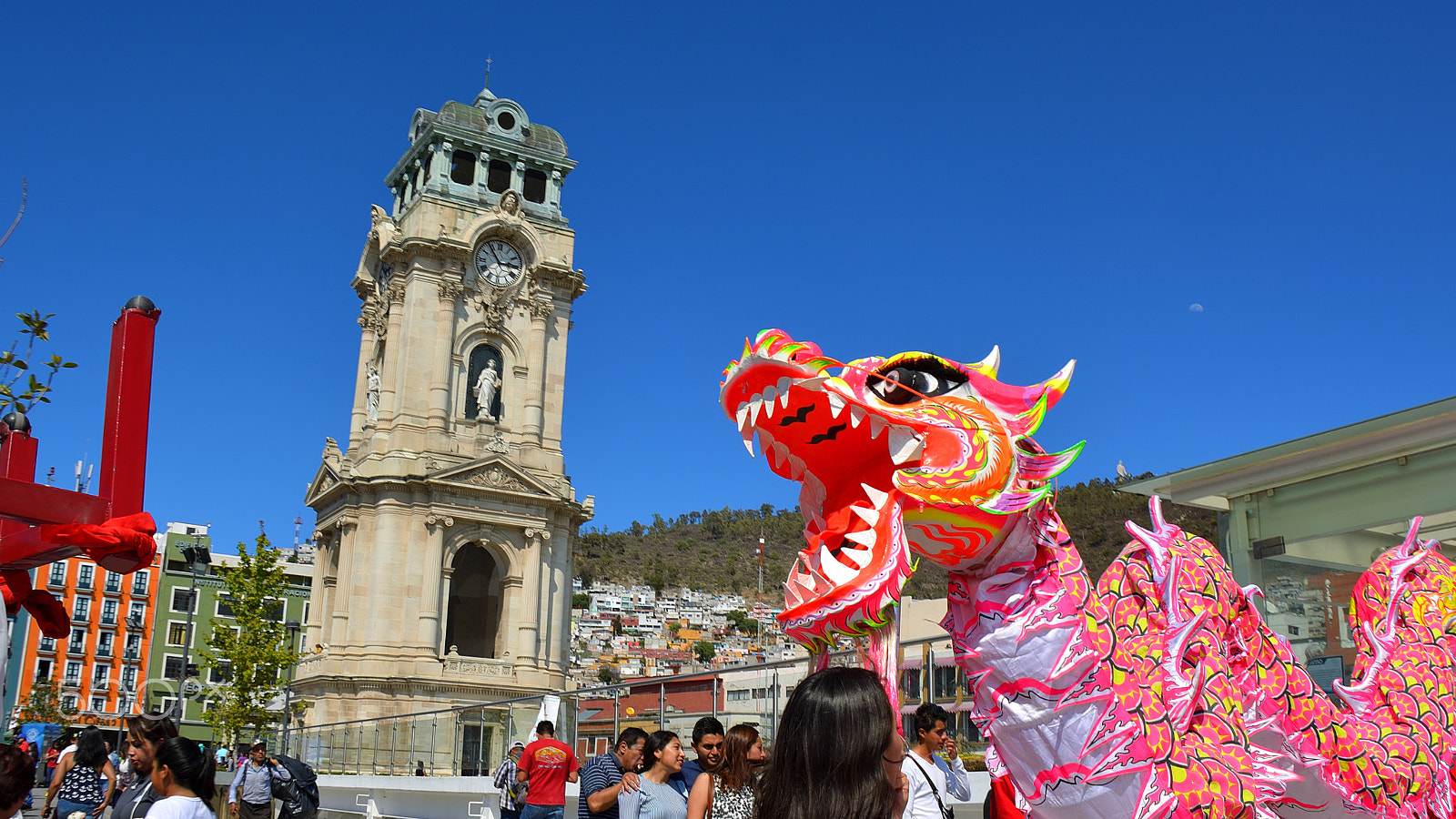 Nikon D5200 sample photo. Saludando al reloj photography