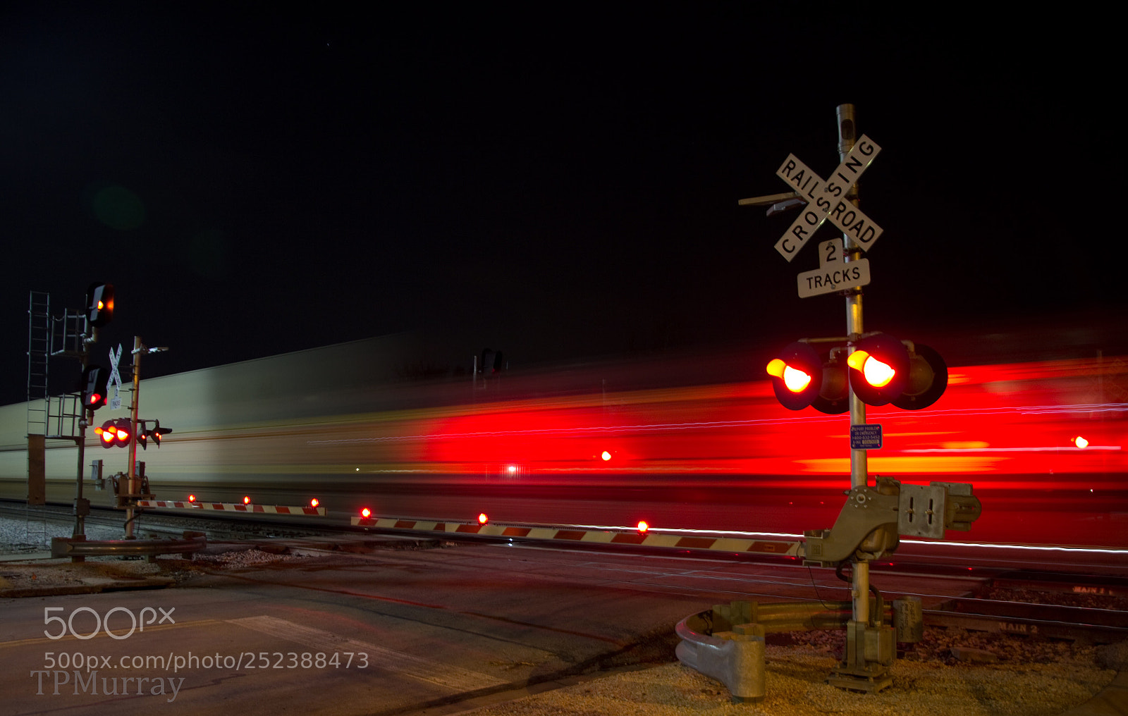 Canon EOS 600D (Rebel EOS T3i / EOS Kiss X5) sample photo. Night crossing photography
