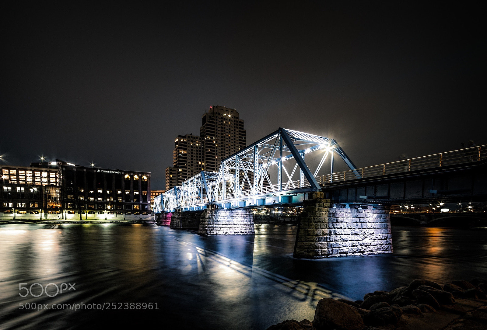 Canon EOS 60D sample photo. Night crossing photography