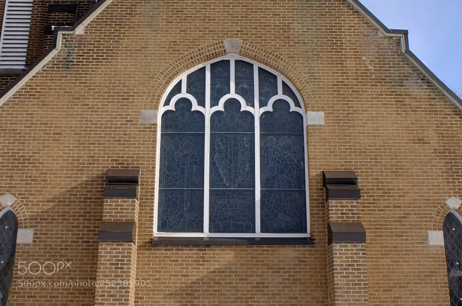Fujifilm X-T10 sample photo. Middle of church-front photography