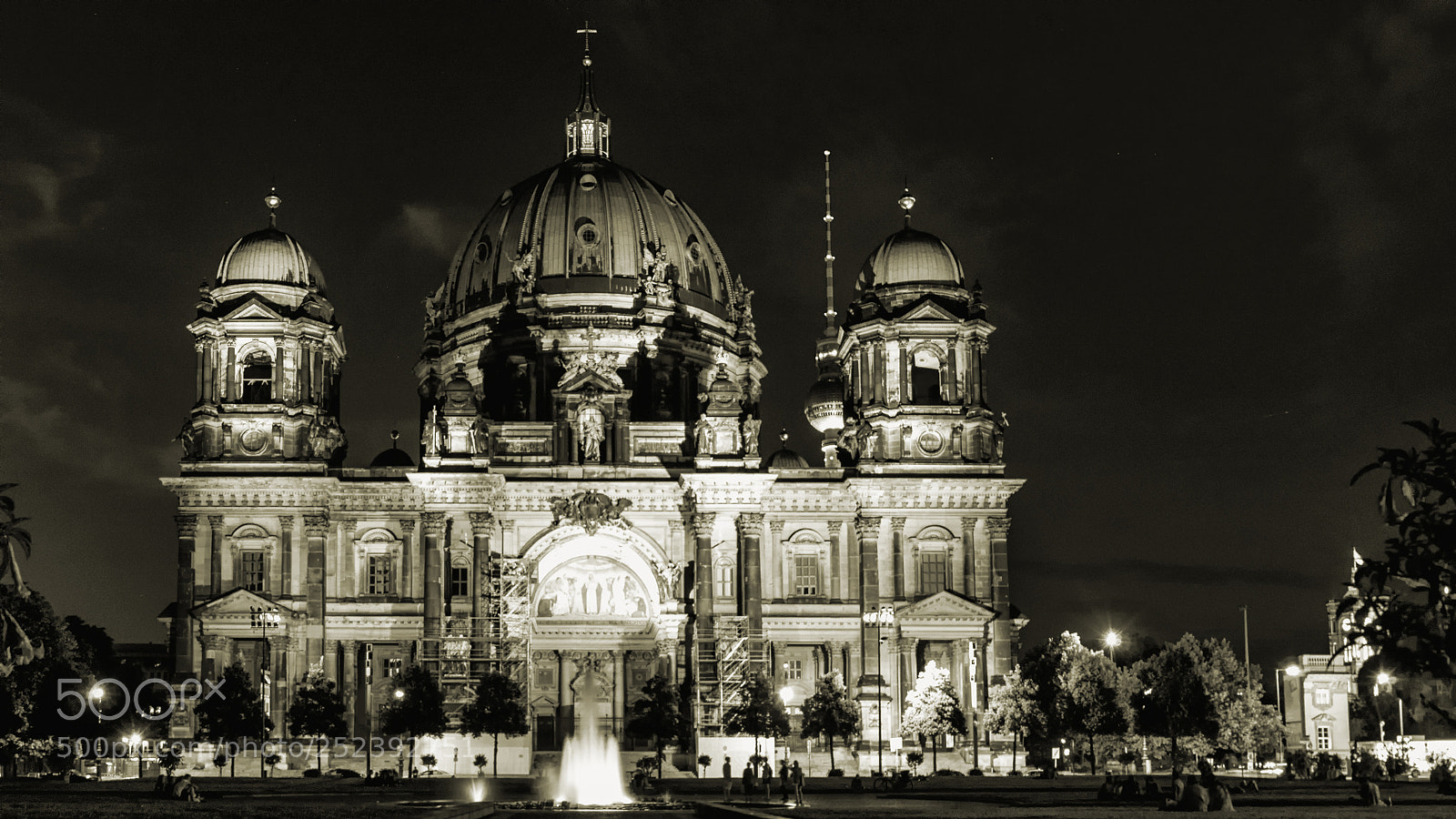 Sony ILCA-77M2 sample photo. Berliner dom photography