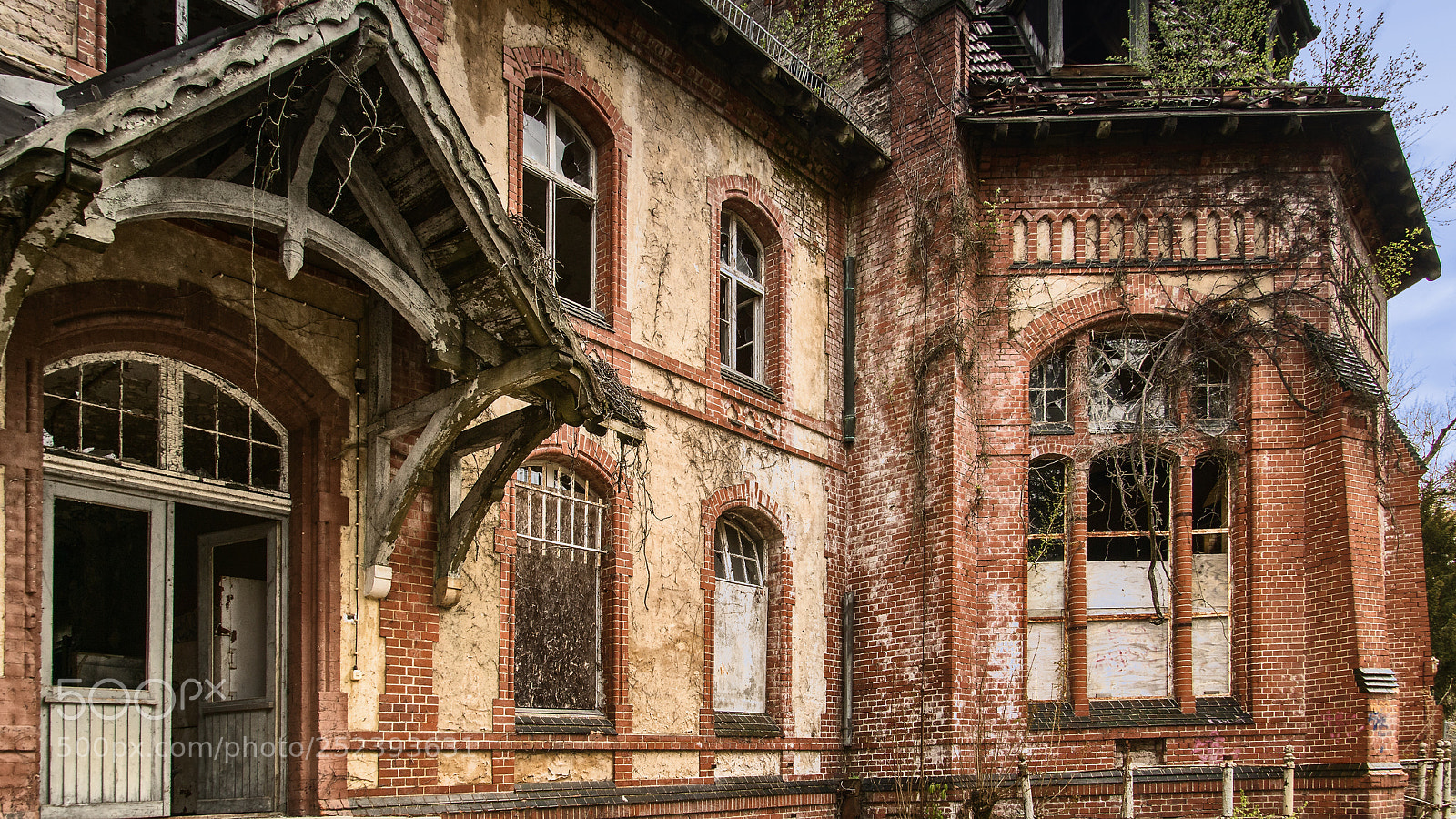 Sony ILCA-77M2 sample photo. Beelitz heilstätten photography