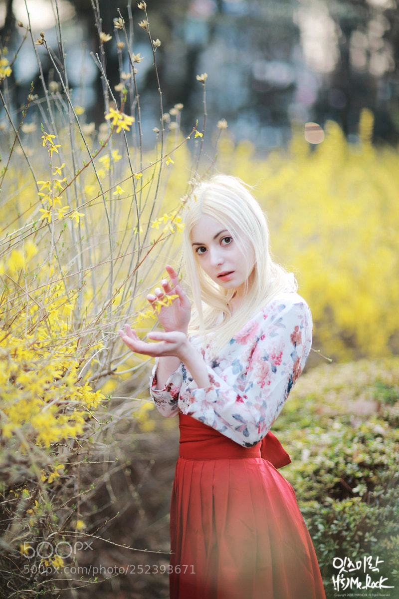 Canon EOS 5D Mark IV sample photo. Blond girl photography