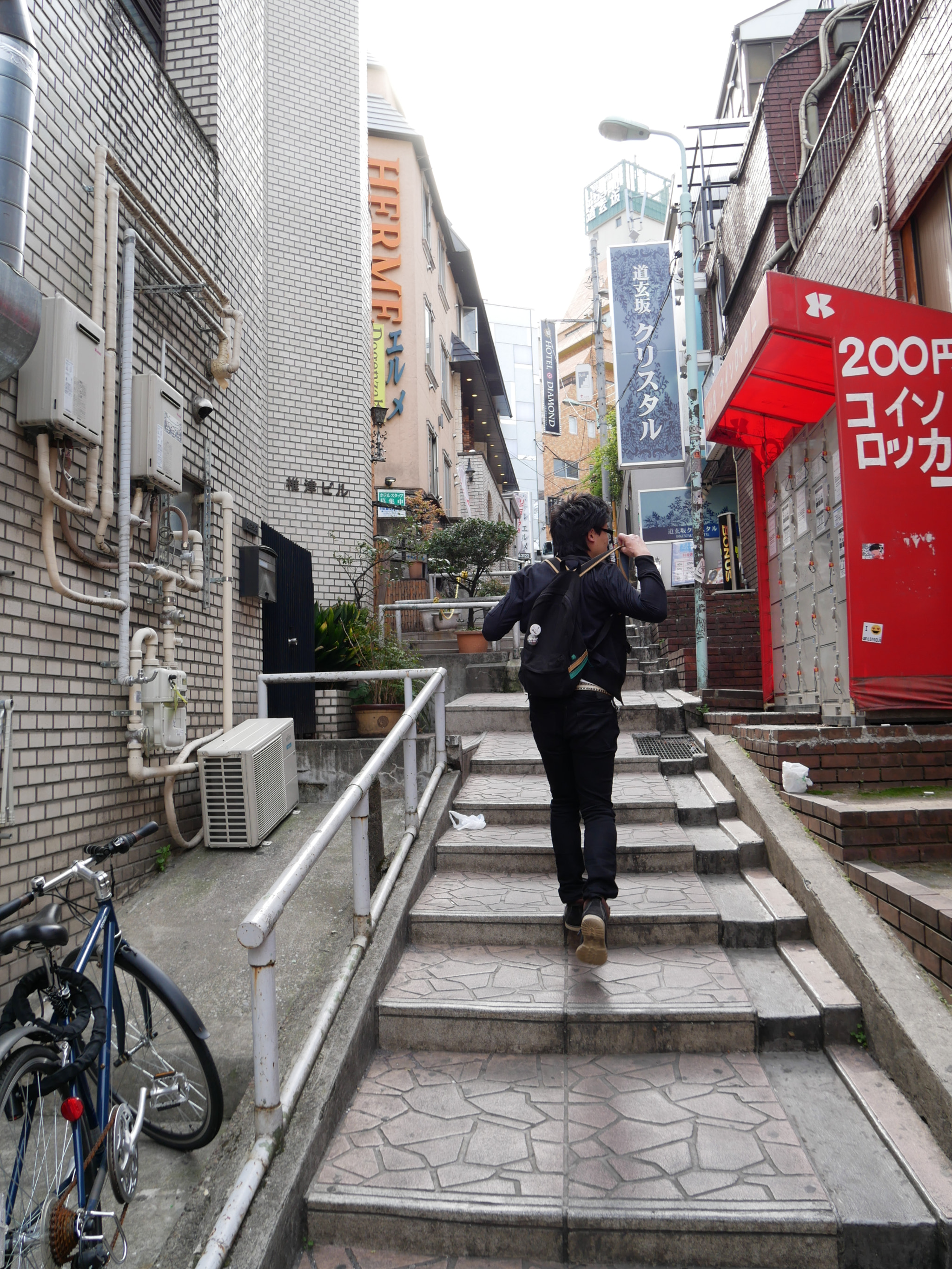 Panasonic Lumix DMC-GX85 (Lumix DMC-GX80 / Lumix DMC-GX7 Mark II) sample photo. Shibuya back-alley stairs photography