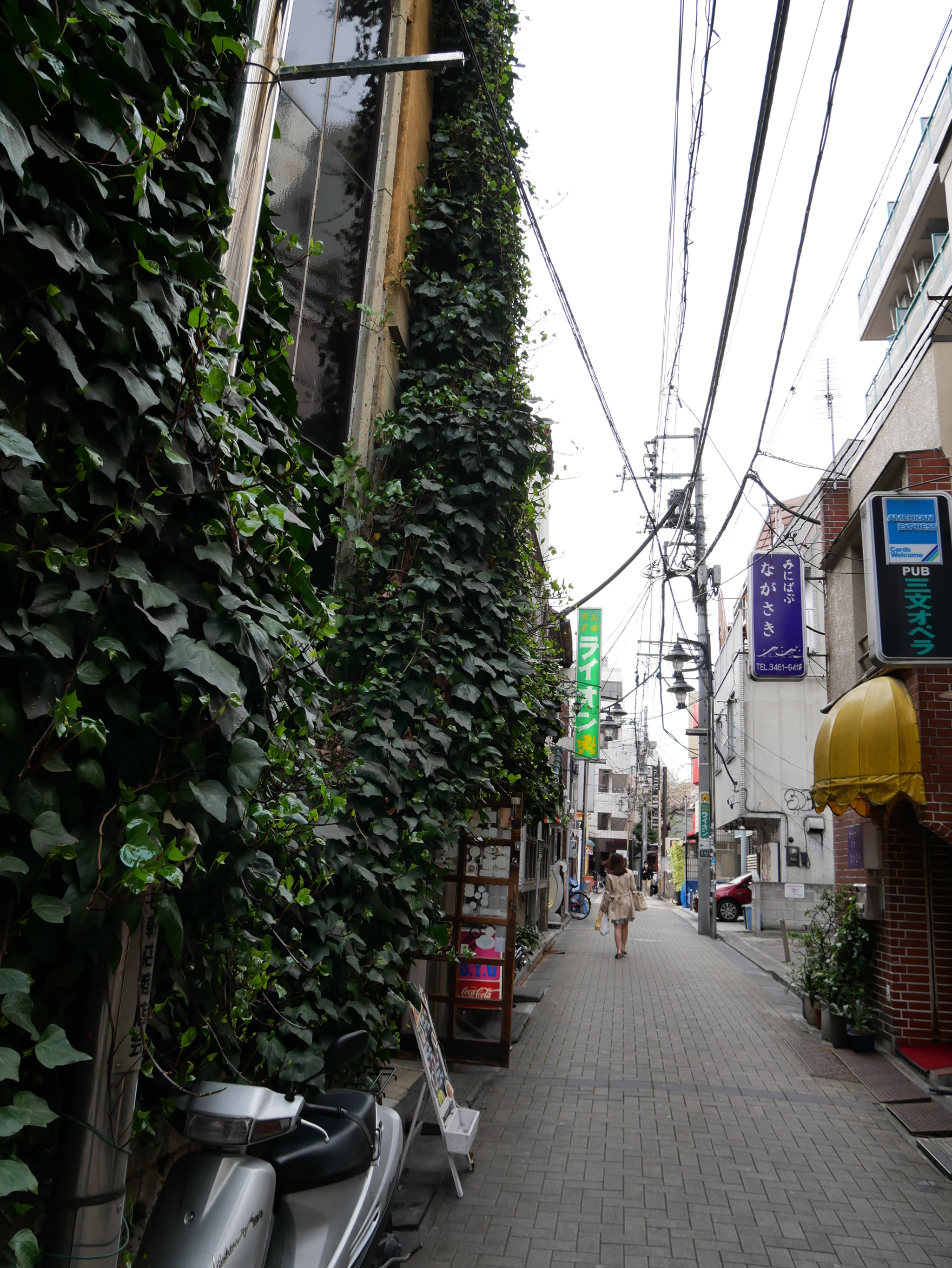 Panasonic Lumix DMC-GX85 (Lumix DMC-GX80 / Lumix DMC-GX7 Mark II) sample photo. Shibuya back-alley photography