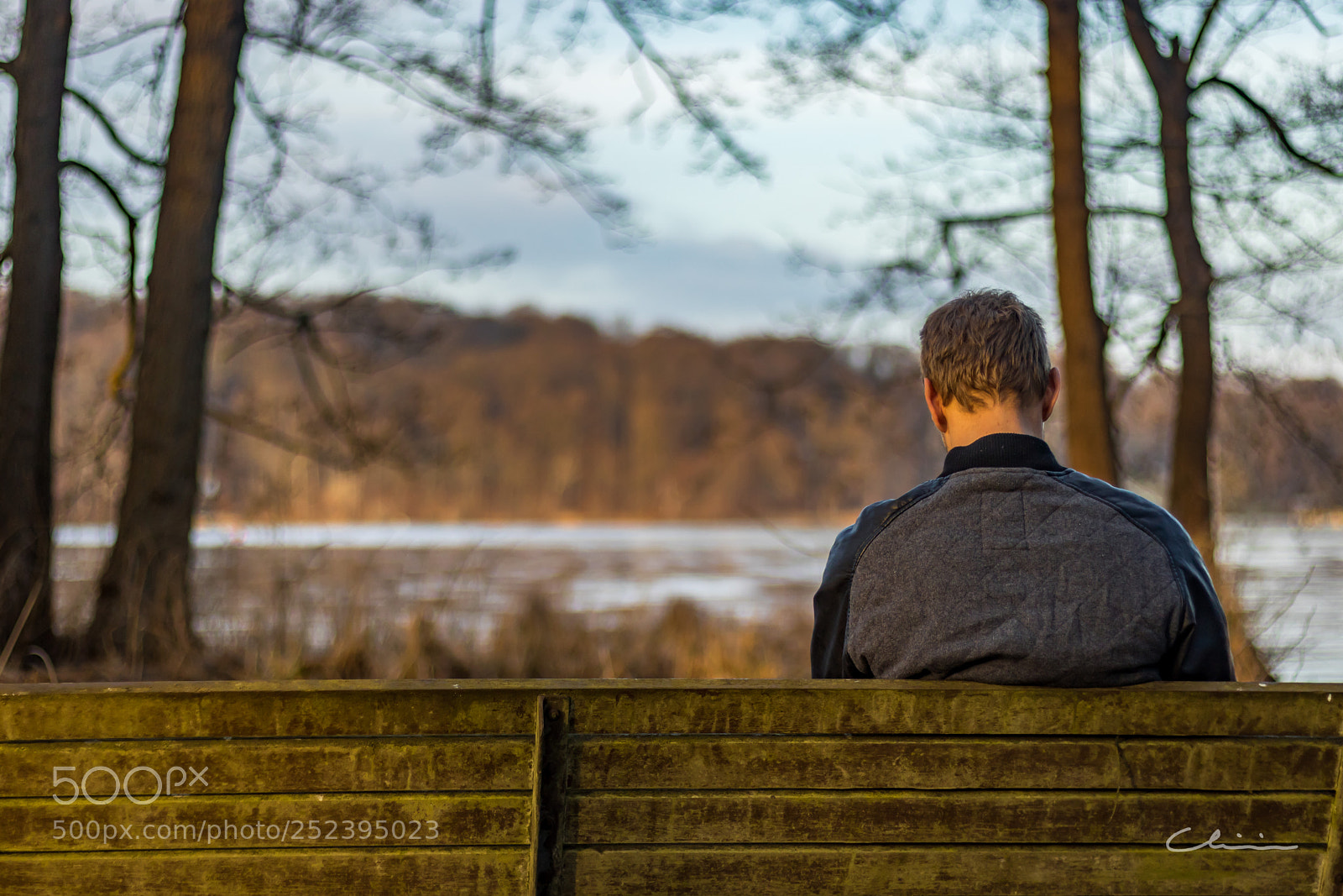 Canon EOS 750D (EOS Rebel T6i / EOS Kiss X8i) sample photo. Brother on a bench photography