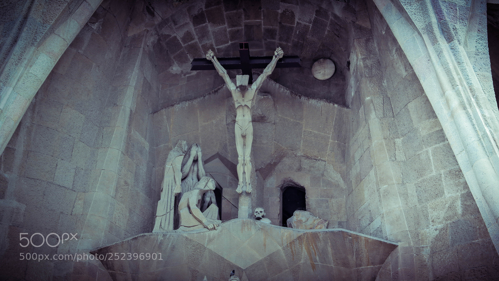 Samsung NX2000 sample photo. Jesus, sagrada familia photography