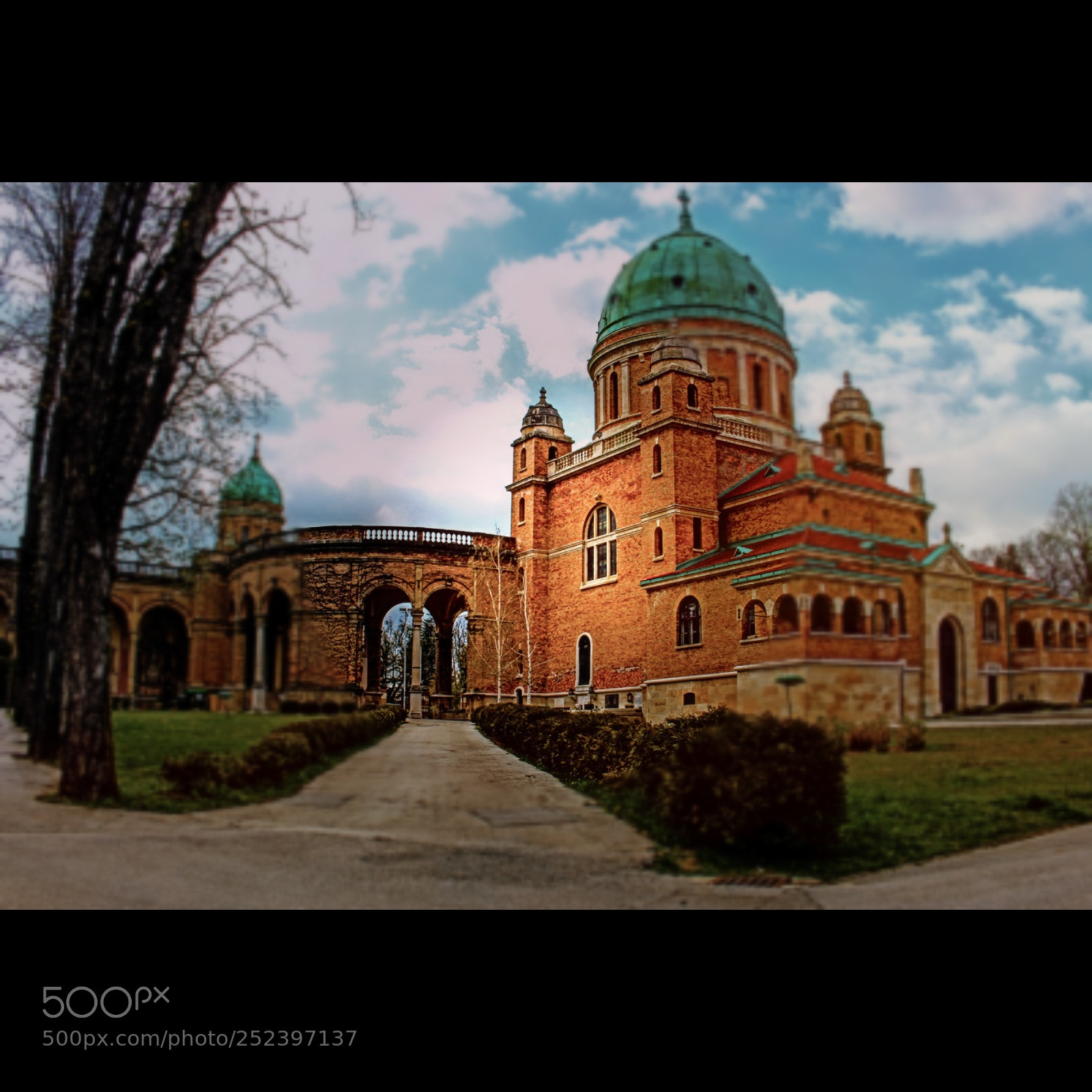 Canon EOS 700D (EOS Rebel T5i / EOS Kiss X7i) sample photo. Cemetery mirogoj, zagreb photography