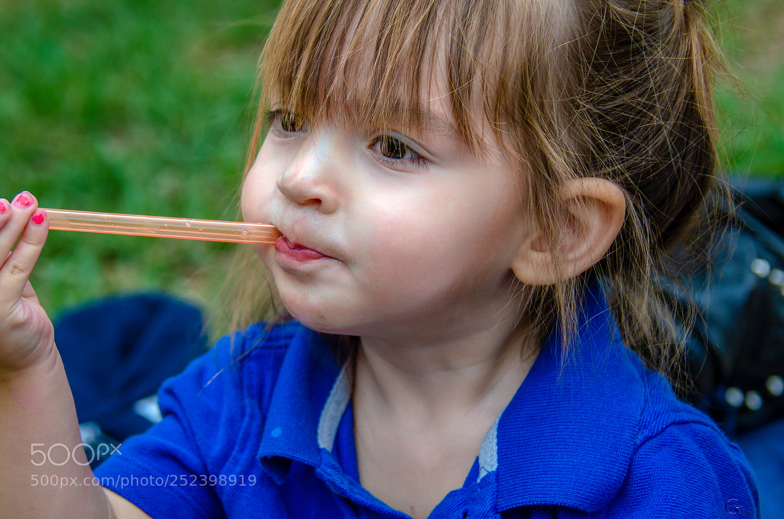 Nikon D7000 sample photo. From the straw photography