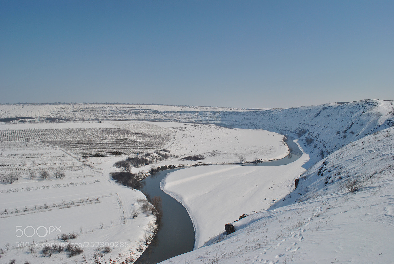 Nikon D3000 sample photo. Last snow of the photography
