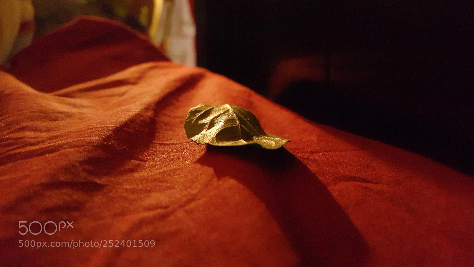 Samsung Galaxy Note4 sample photo. A leaf sailing in photography