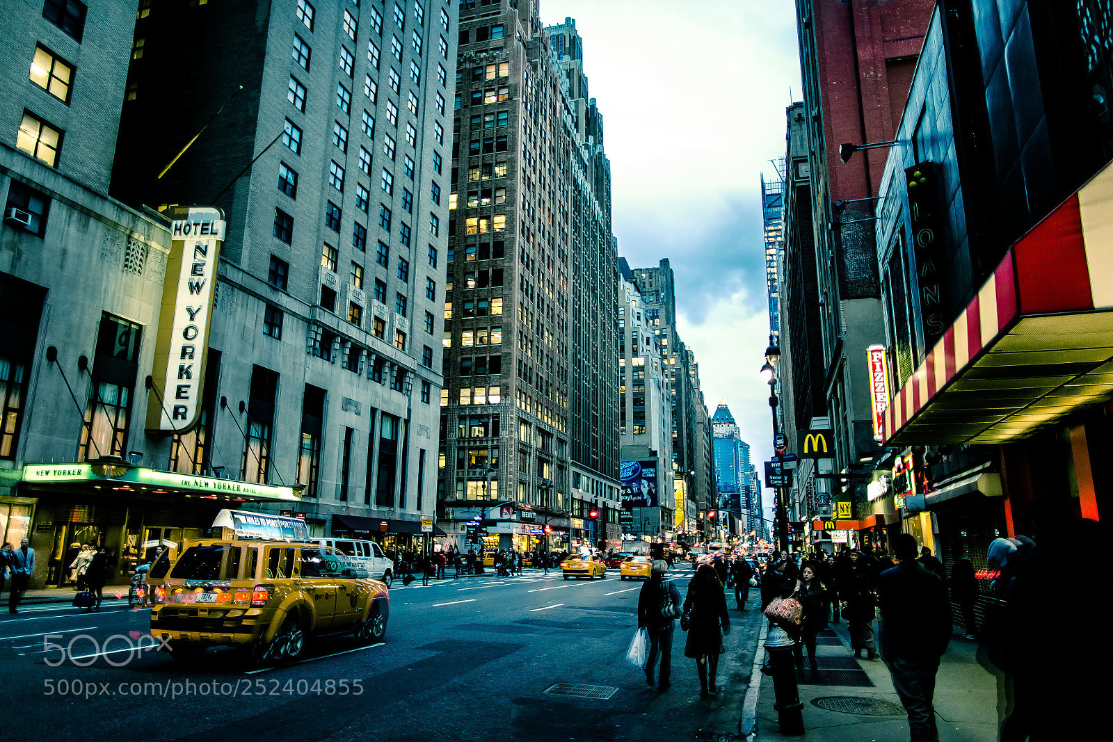 Canon EOS-1D X sample photo. Walking in nyc photography