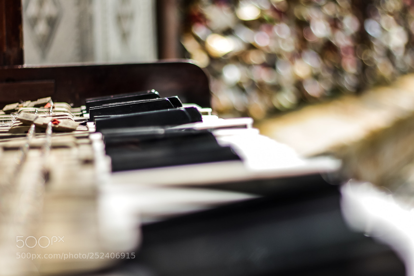 Canon EOS 650D (EOS Rebel T4i / EOS Kiss X6i) sample photo. Old piano photography