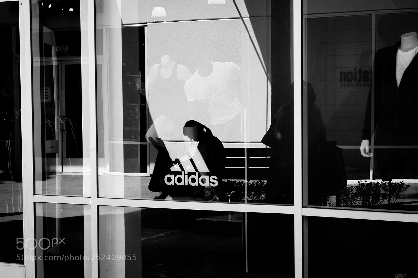 Canon EOS 1000D (EOS Digital Rebel XS / EOS Kiss F) sample photo. Lines, silhouettes, and reflections photography