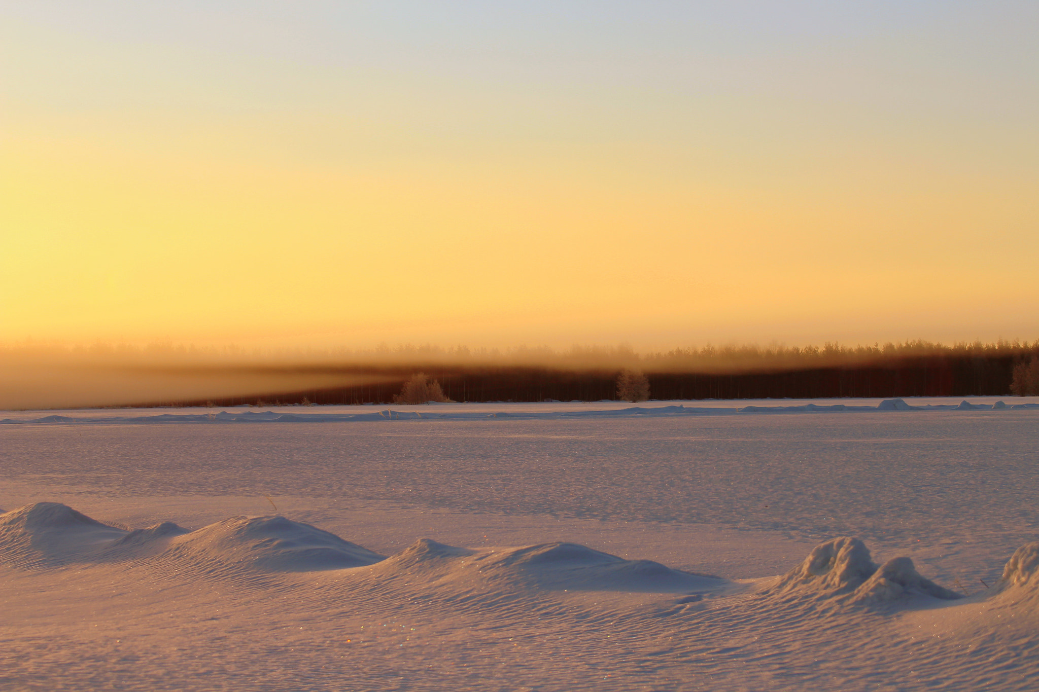Canon EOS 700D (EOS Rebel T5i / EOS Kiss X7i) sample photo. The snow waves in the morning mist. photography