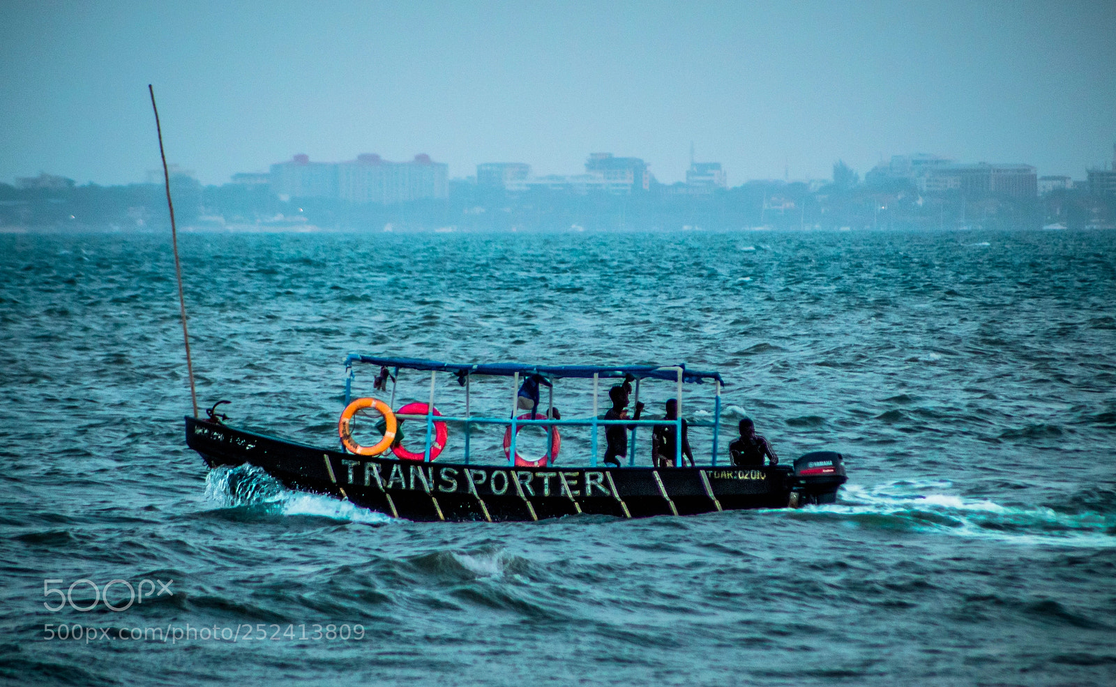 Canon EOS 1300D (EOS Rebel T6 / EOS Kiss X80) sample photo. Sea transporter photography