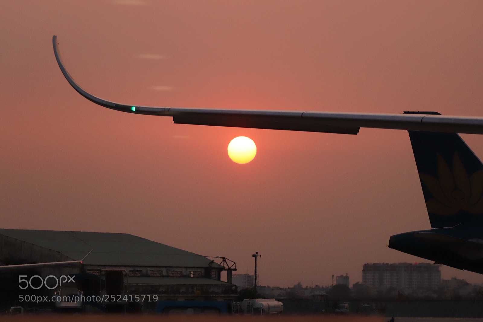 Canon EOS 77D (EOS 9000D / EOS 770D) sample photo. Sunset in airport photography