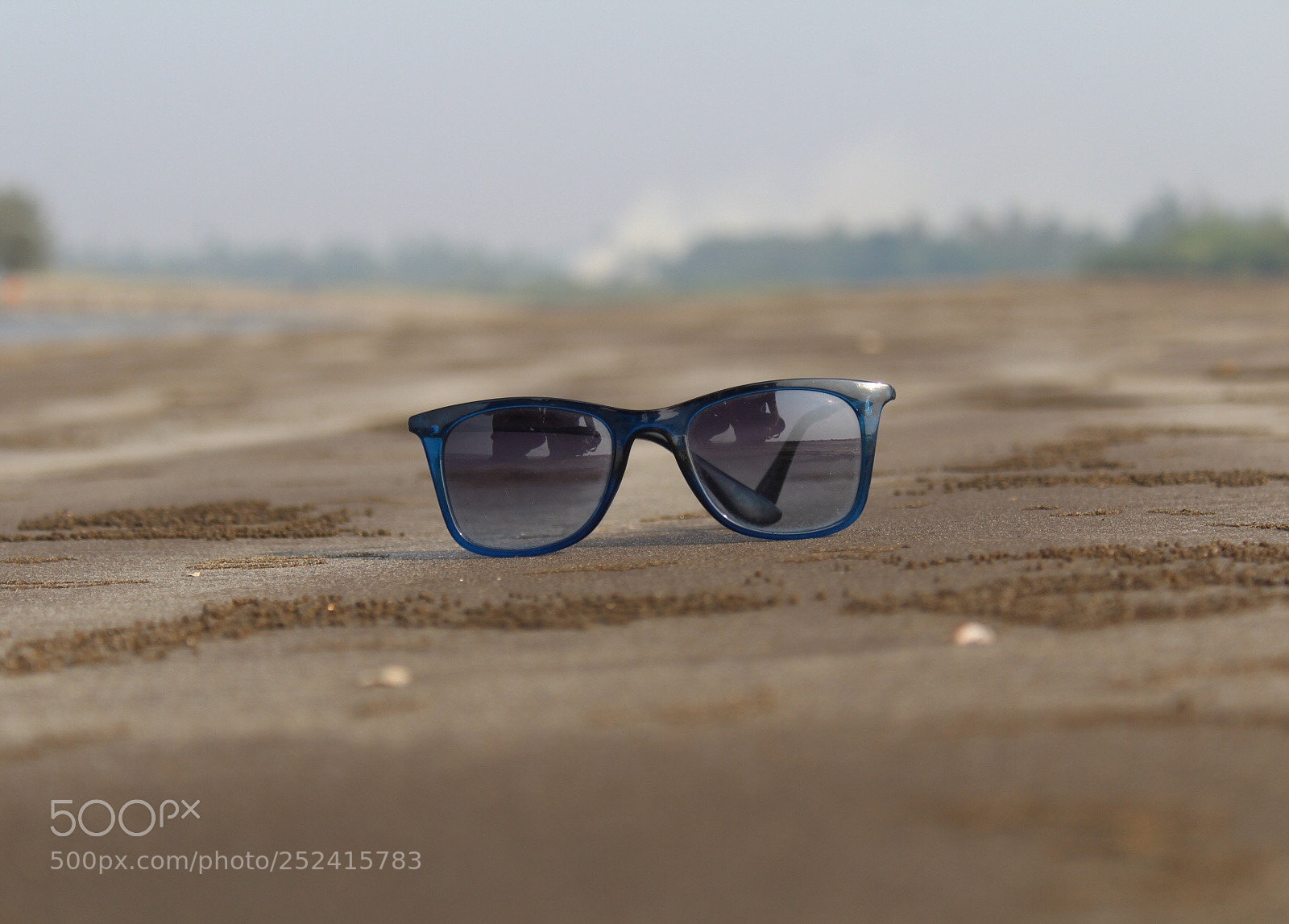 Canon EOS 1300D (EOS Rebel T6 / EOS Kiss X80) sample photo. Sunglasses photography